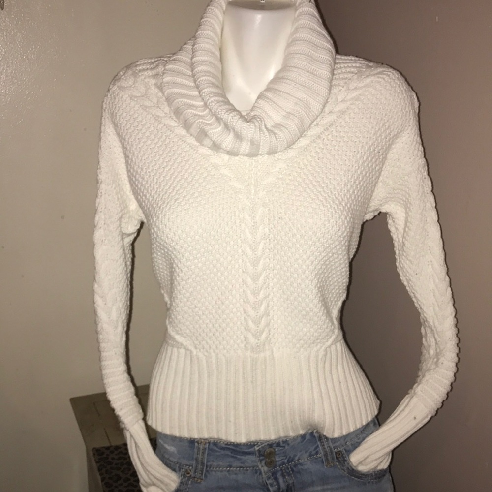 Women’s ivory sweater cowl neck size S like new